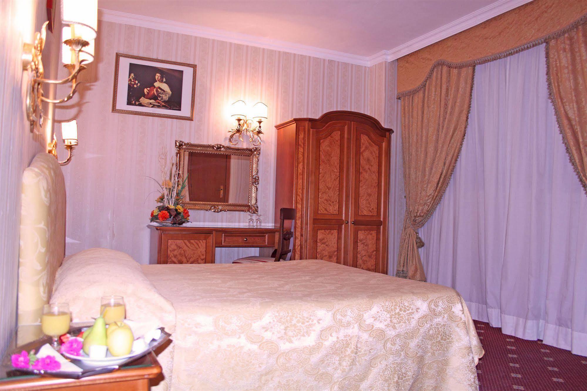 Edera Rom